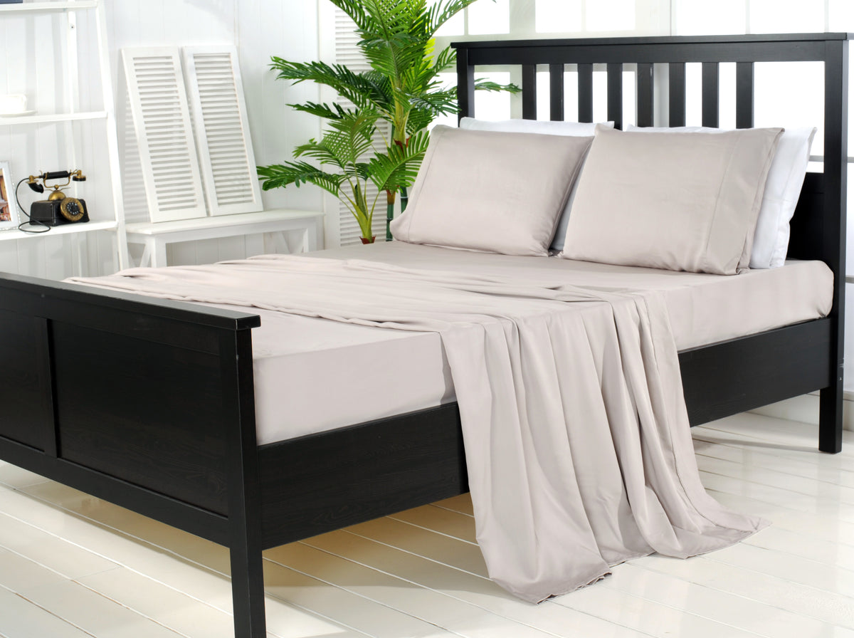 Bamboo bed sheets in Grey — folded set detail